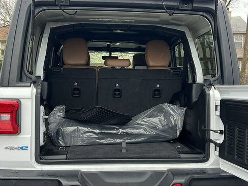 Used 2023 Jeep Wrangler Unlimited Sahara w/ Cold Weather Group image 15