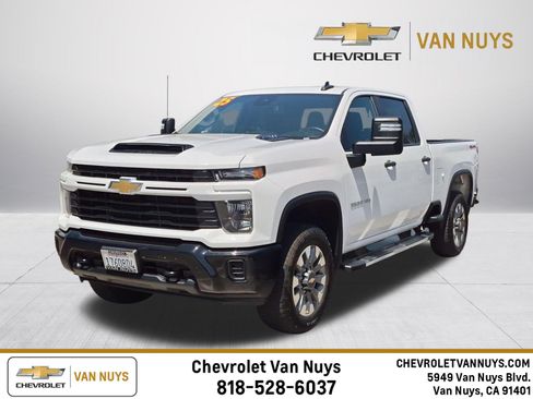 Used 2025 Chevrolet Silverado 2500 Custom AWD/4WD image 1