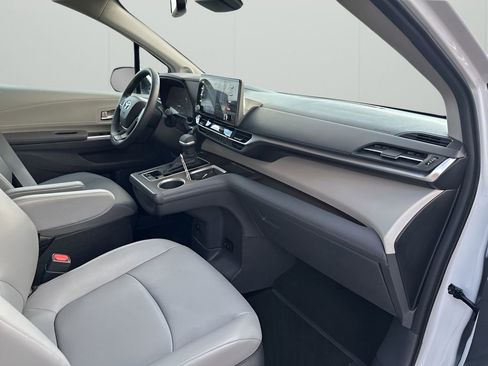 Used 2024 Toyota Sienna XLE w/ XLE Plus Package image 16