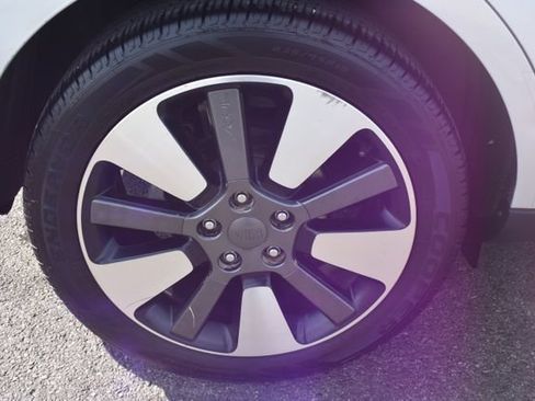 Used 2014 Kia Soul ! FWD image 38