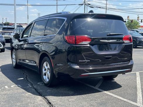 Used 2017 Chrysler Pacifica Touring-L Plus FWD image 5