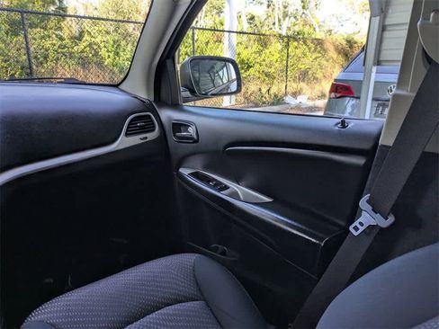 Used 2016 Dodge Journey SE w/ Flexible Seating Group image 19