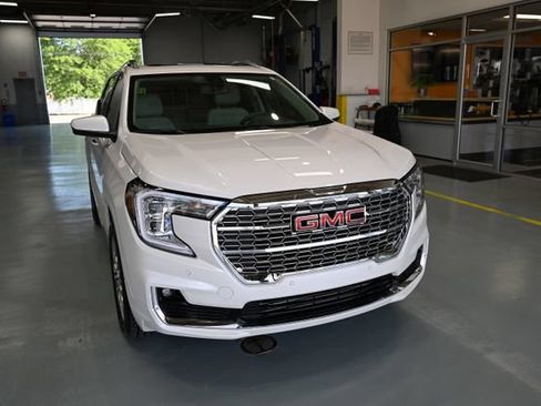 Used 2023 GMC Terrain Denali AWD/4WD image 3