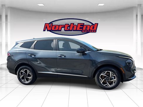Used 2024 Kia Sportage LX image 2