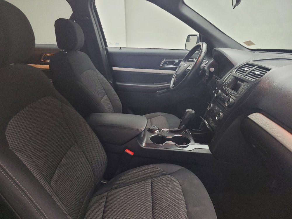 Used 2017 Ford Explorer XLT AWD/4WD image 21