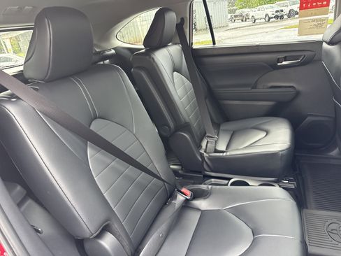 New 2026 Toyota Highlander XLE image 31