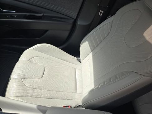 Used 2021 Hyundai Elantra Limited FWD image 3