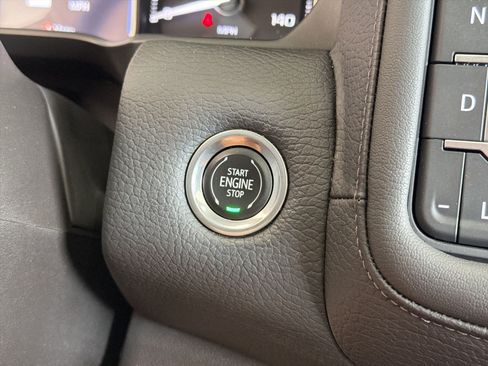 Used 2021 GMC Yukon Denali w/ Denali Premium Package AWD/4WD image 17