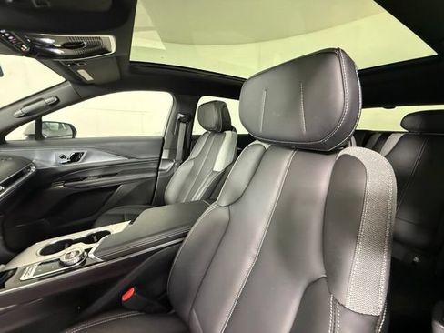 Used 2024 Cadillac Lyriq Tech RWD image 15