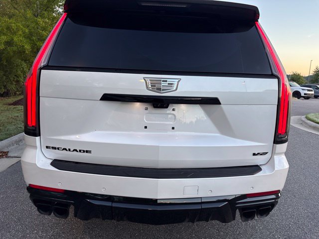 Used 2025 Cadillac Escalade V w/ LPO, ONYX Package AWD/4WD image 9