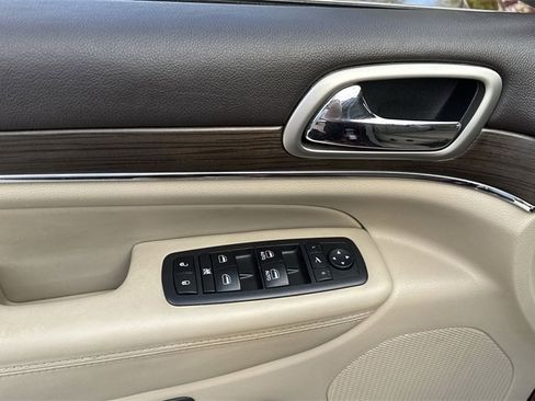 Used 2017 Jeep Grand Cherokee Overland image 41