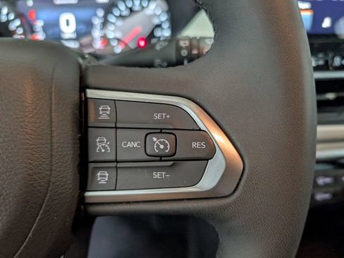 Used 2025 Jeep Compass Limited AWD/4WD image 16