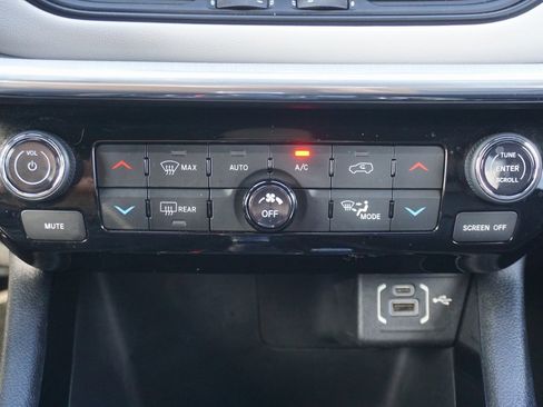 Used 2024 Jeep Compass Limited image 12