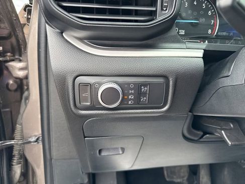 Used 2021 Ford Explorer XLT image 15