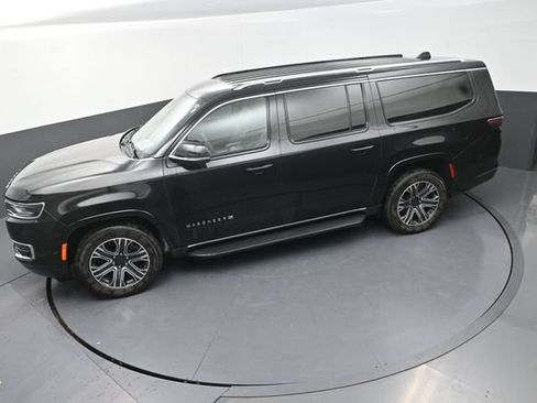 Used 2024 Jeep Wagoneer L Series II w/ Flexible Seating Group AWD/4WD image 14