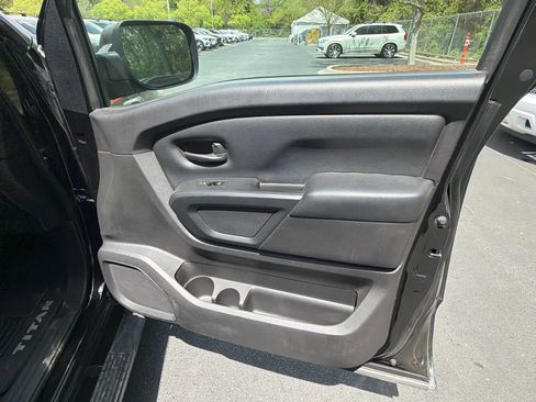 Used 2017 Nissan Titan S image 20