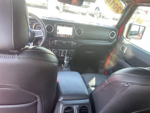 Used 2018 Jeep Wrangler Unlimited Sahara AWD/4WD image 27