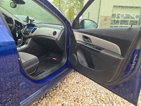 Used 2013 Chevrolet Cruze LS FWD image 21