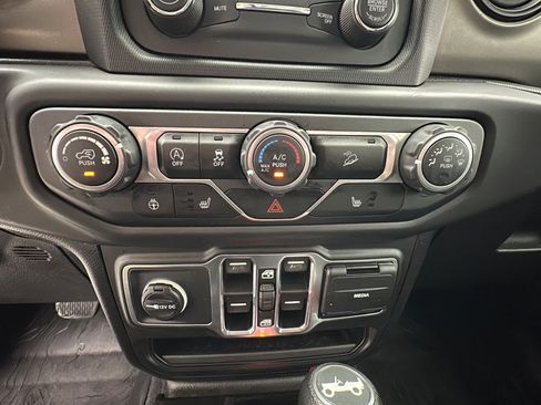 Used 2018 Jeep Wrangler Unlimited Sport S AWD/4WD image 18