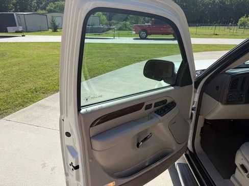 Used 2005 Cadillac Escalade ESV AWD image 9