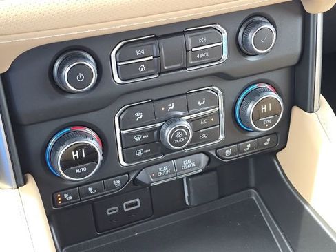 Used 2024 Chevrolet Tahoe Premier w/ Premium Package 2 image 41