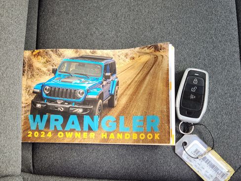 Used 2024 Jeep Wrangler Unlimited Sahara AWD/4WD image 42