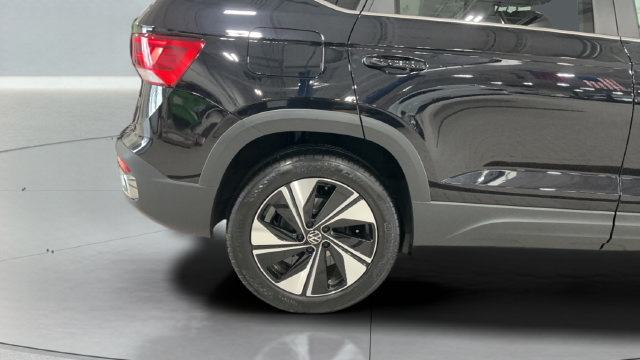 Certified 2024 Volkswagen Taos SE w/ Panoramic Sunroof Package AWD/4WD image 26