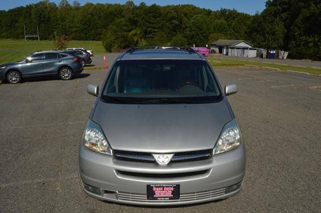 Used 2004 Toyota Sienna XLE Limited w/ Limited Pkg 5 FWD image 9