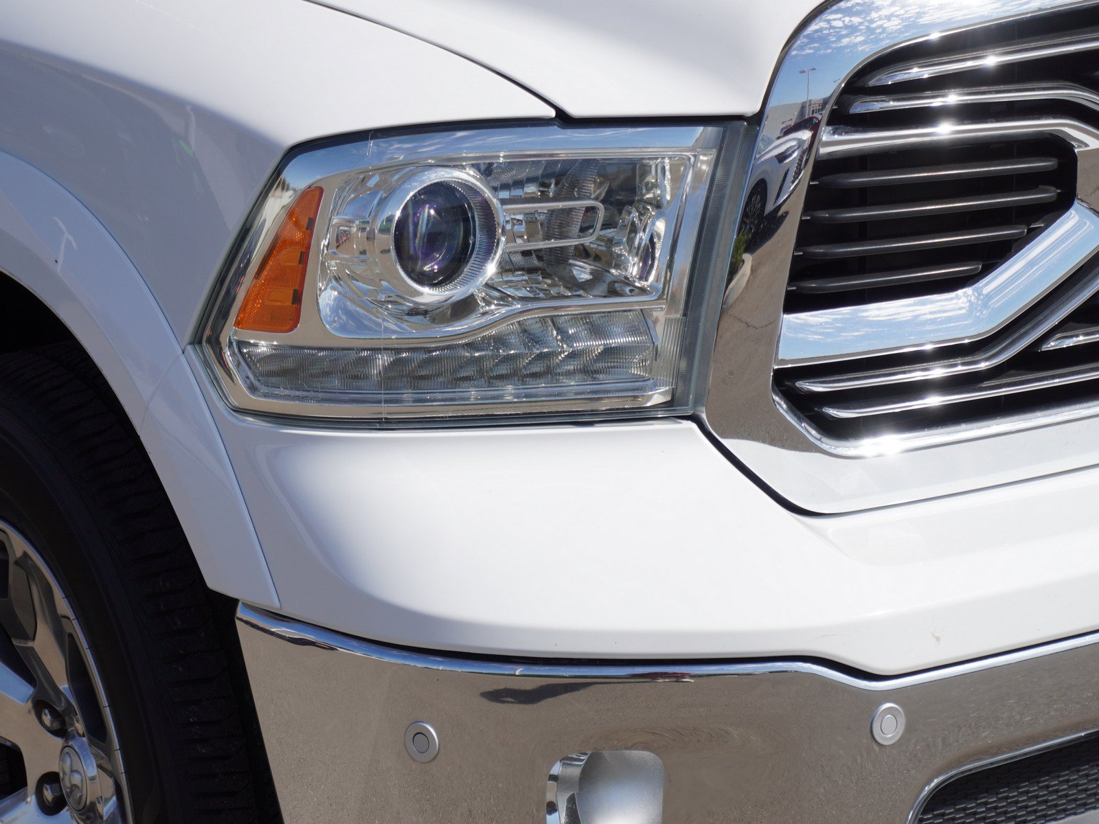 Used 2019 RAM 1500 Laramie w/ Convenience Group RWD image 3
