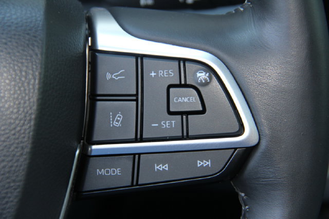 Used 2022 Toyota Highlander XLE AWD/4WD image 24