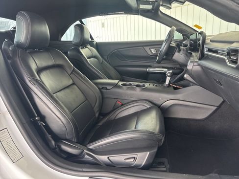 Used 2025 Ford Mustang Premium RWD image 6