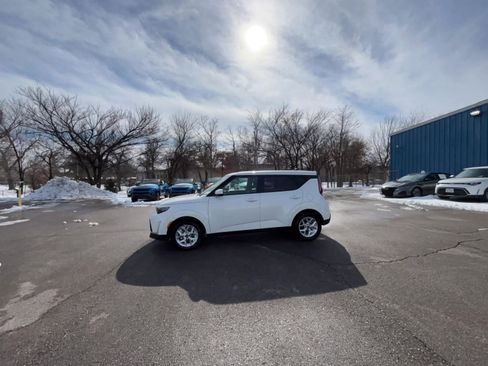 Used 2025 Kia Soul LX w/ LX Technology Package image 16