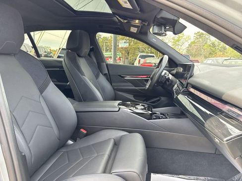 Used 2024 BMW 540i xDrive w/ Premium Package image 23