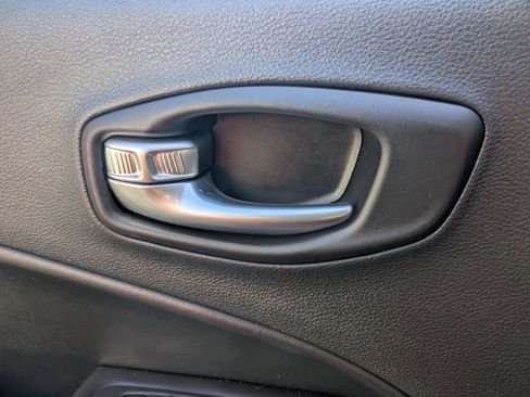 Used 2020 Jeep Compass Sport image 11