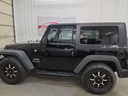 Used 2015 Jeep Wrangler Sport w/ Connectivity Group image 7