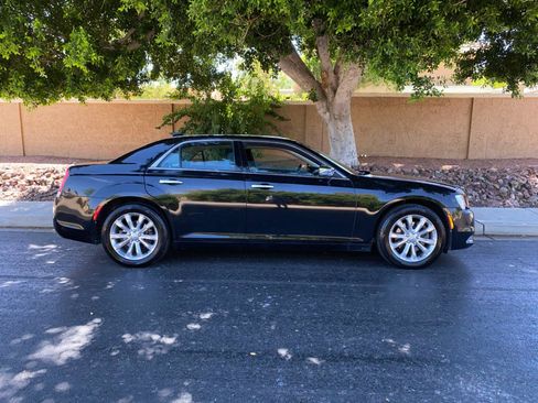 Used 2019 Chrysler 300 Limited AWD/4WD image 8