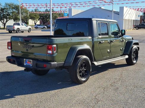 Used 2021 Jeep Gladiator Sport image 7