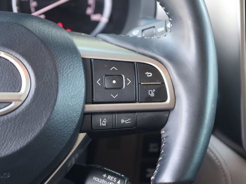 Used 2023 Lexus GX 460 Luxury w/ Sport Design Package AWD/4WD image 31