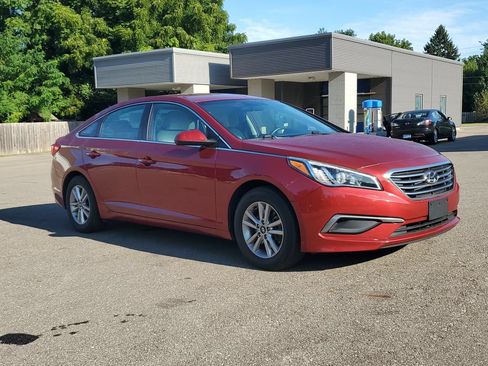 Used 2016 Hyundai Sonata SE FWD image 3