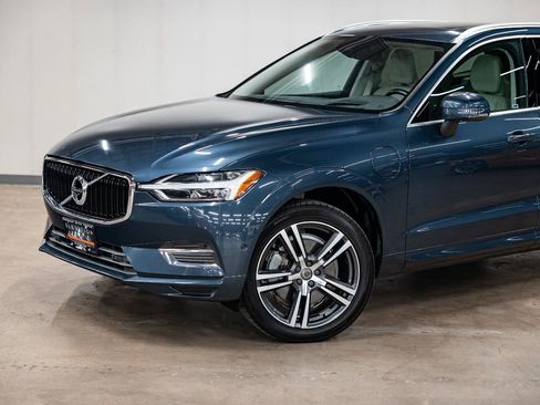 Used 2019 Volvo XC60 T8 Momentum w/ Advanced Package AWD/4WD image 18