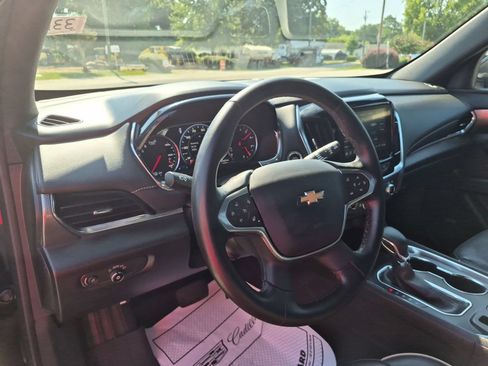 Certified 2023 Chevrolet Traverse Premier FWD image 10