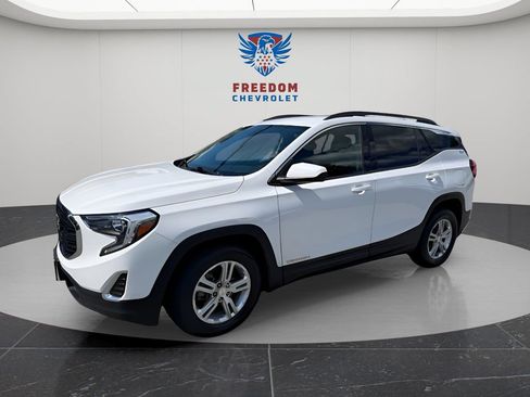 Used 2020 GMC Terrain SLE w/ Driver Convenience Package AWD/4WD image 2