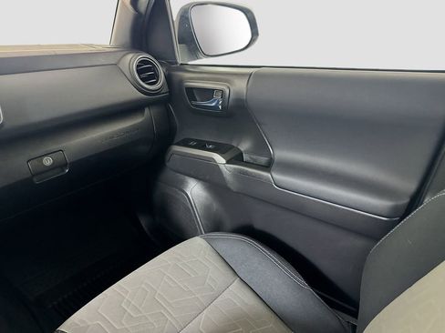 Used 2022 Toyota Tacoma TRD Off-Road w/ Technology Package image 22