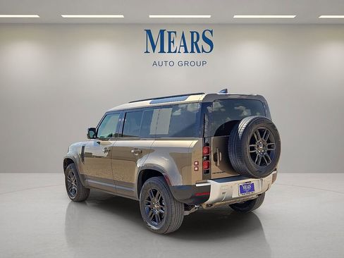 Used 2025 Land Rover Defender 110 S image 3