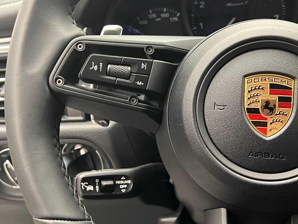Used 2026 Porsche Macan AWD/4WD image 8