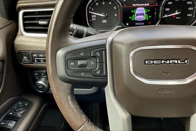 Used 2021 GMC Yukon Denali w/ Denali Premium Package AWD/4WD image 13