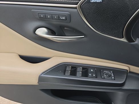 Used 2021 Lexus ES 350 Ultra Luxury w/ Accessory Package 2 image 32