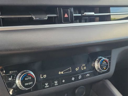 Used 2024 Mitsubishi Outlander SE image 30