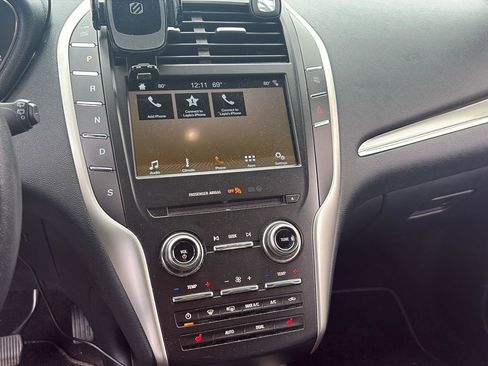 Used 2018 Lincoln MKC Premiere image 17