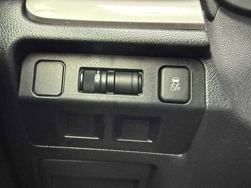 Used 2018 Subaru Forester 2.5i Premium w/ All-Weather Package image 31